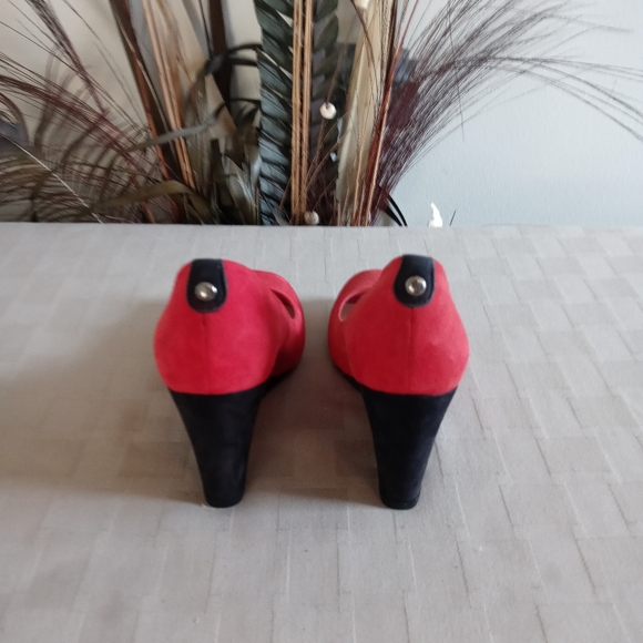 Stuart Weitzman Red Suede Peep Toe Wedge UGA perfect Gameday - Picture 4 of 16